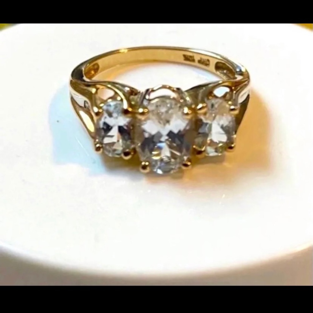 Vintage 10KT gold Light Aquamarine ring